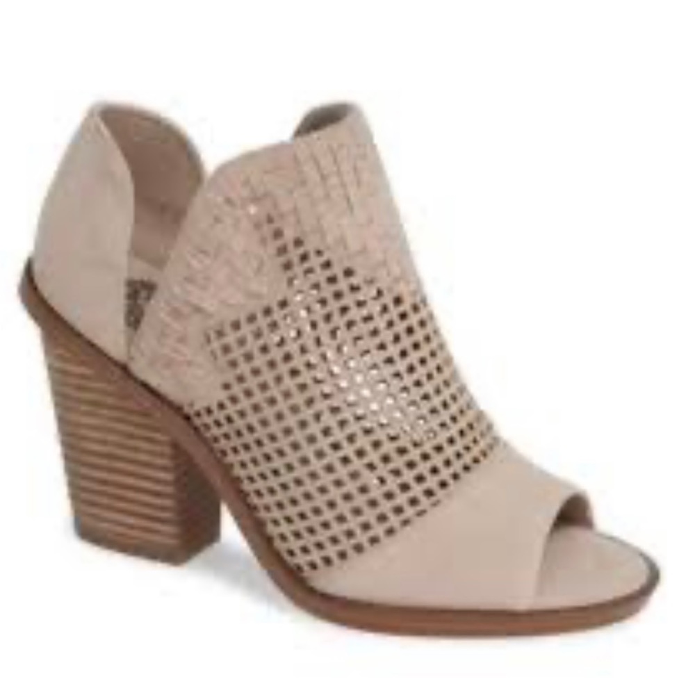 VINCE CAMUTO EUC Bootie shoe Authentic 🔥